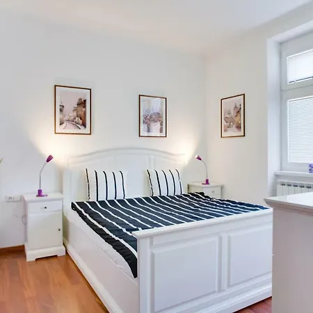 Royal Near River - Nek4th Apartament Praga